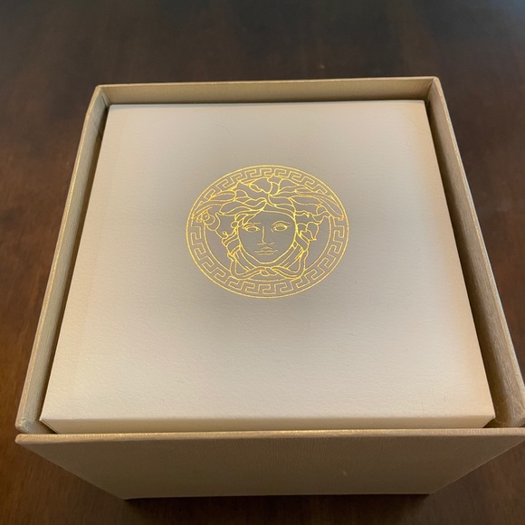 Versace Watch - Picture 5 of 5